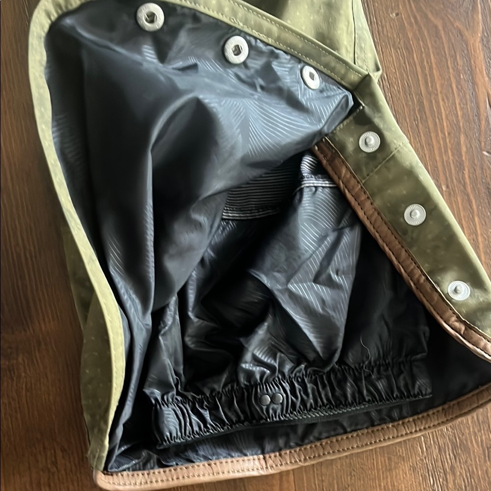 Holden Ski/snowboarding pants w/leather trim - Picture 15 of 16